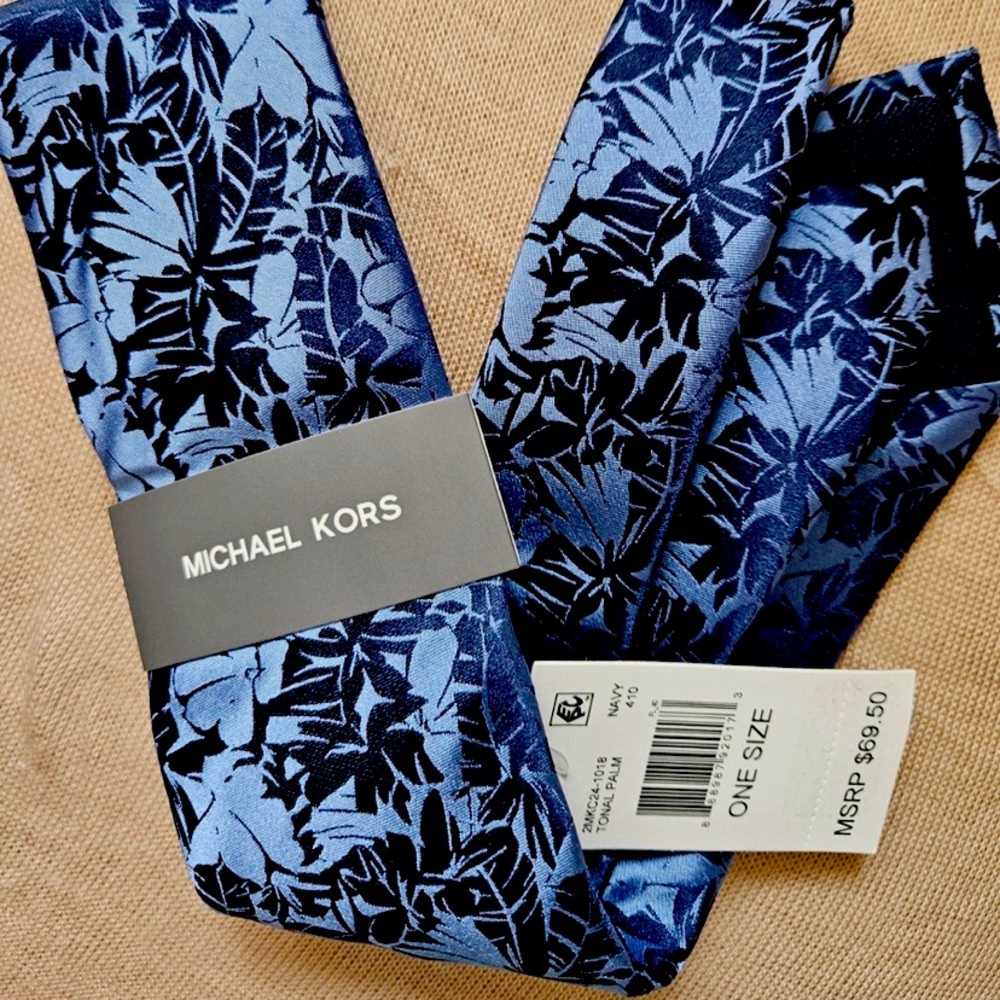 Michael Kors Blue Leaf Pattern Men's Tie - Picture 2 of 4